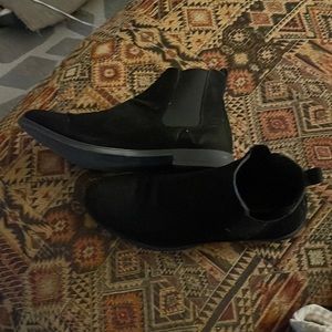 Mens size 11 black suede chelsea boot